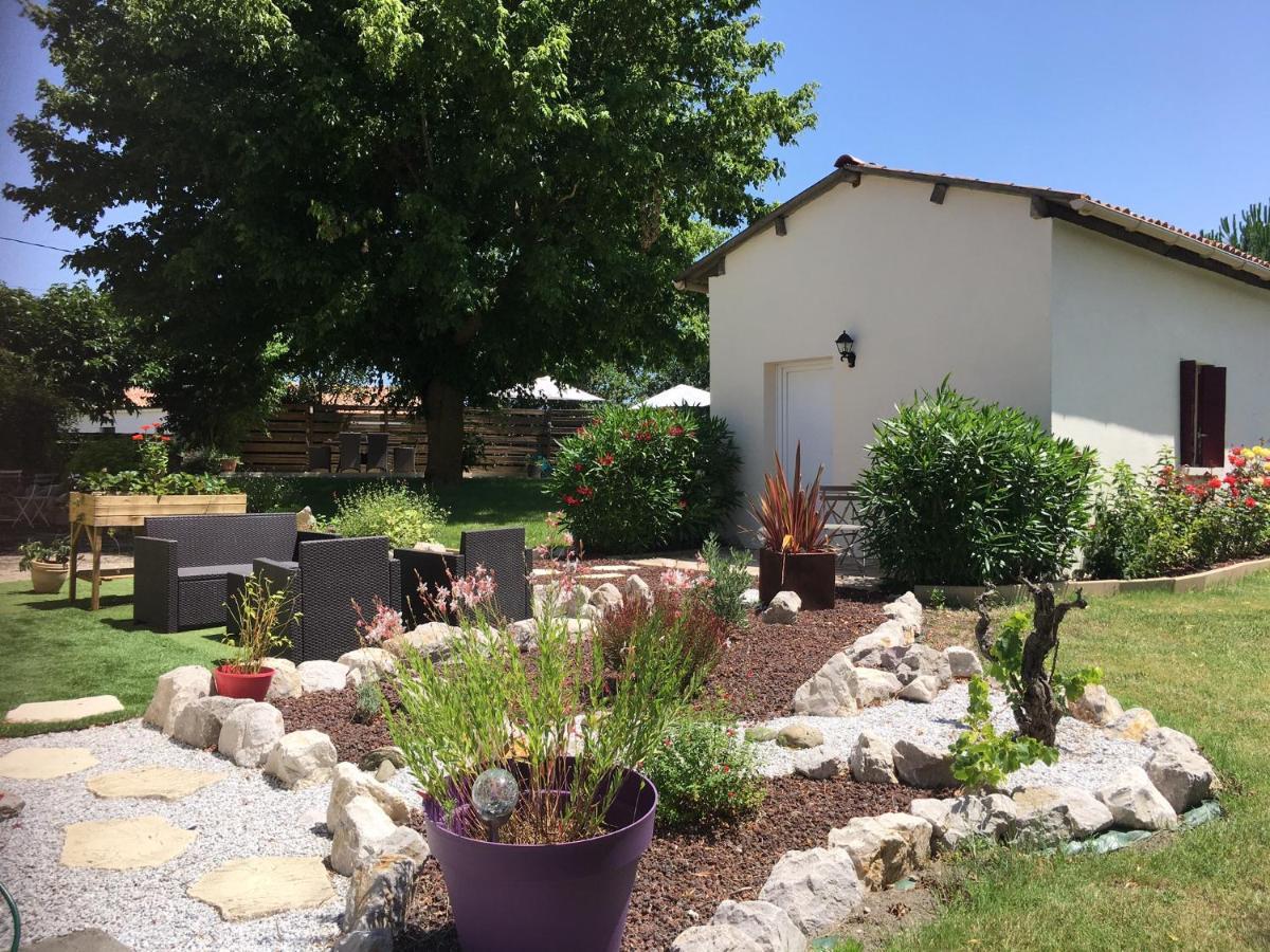 Domaine De La Vigne Bed & Breakfast Cadalen Екстериор снимка