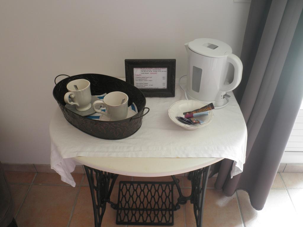 Domaine De La Vigne Bed & Breakfast Cadalen Екстериор снимка
